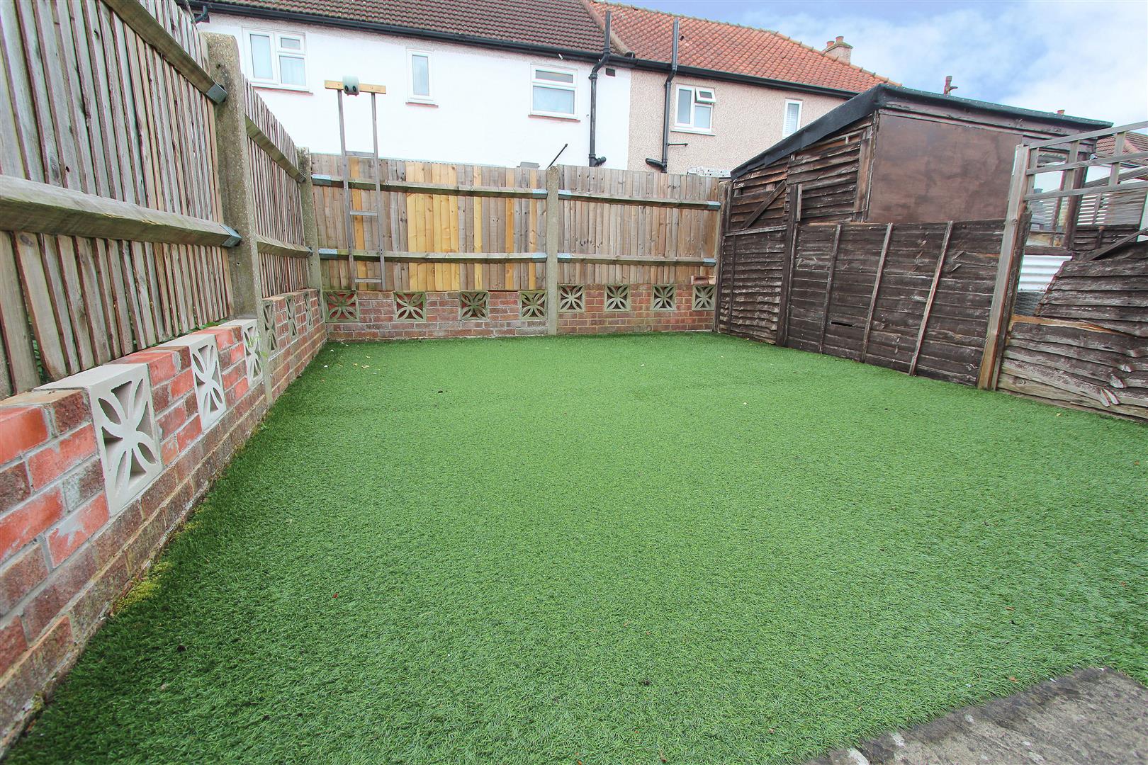 2 bed property in Clarence Road, Sutton